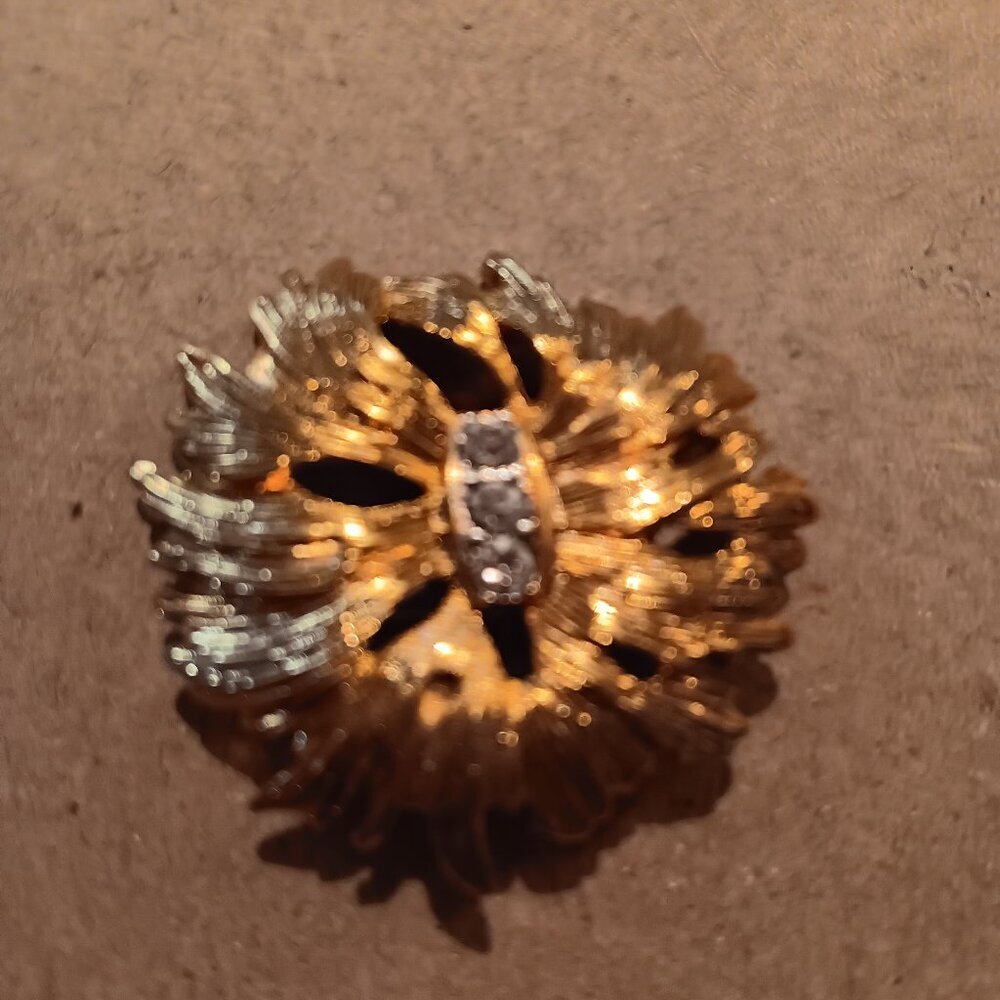 VINTAGE WOMEN'S  GOLD TONE RHINESTONE FLORAL BROOCH
